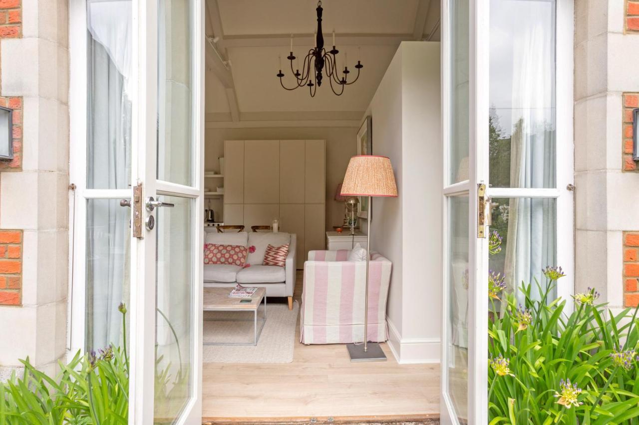 The Annexe - Beautiful Apartment With Garden Close To Heathrow And Windsor Staines-upon-Thames Eksteriør bilde