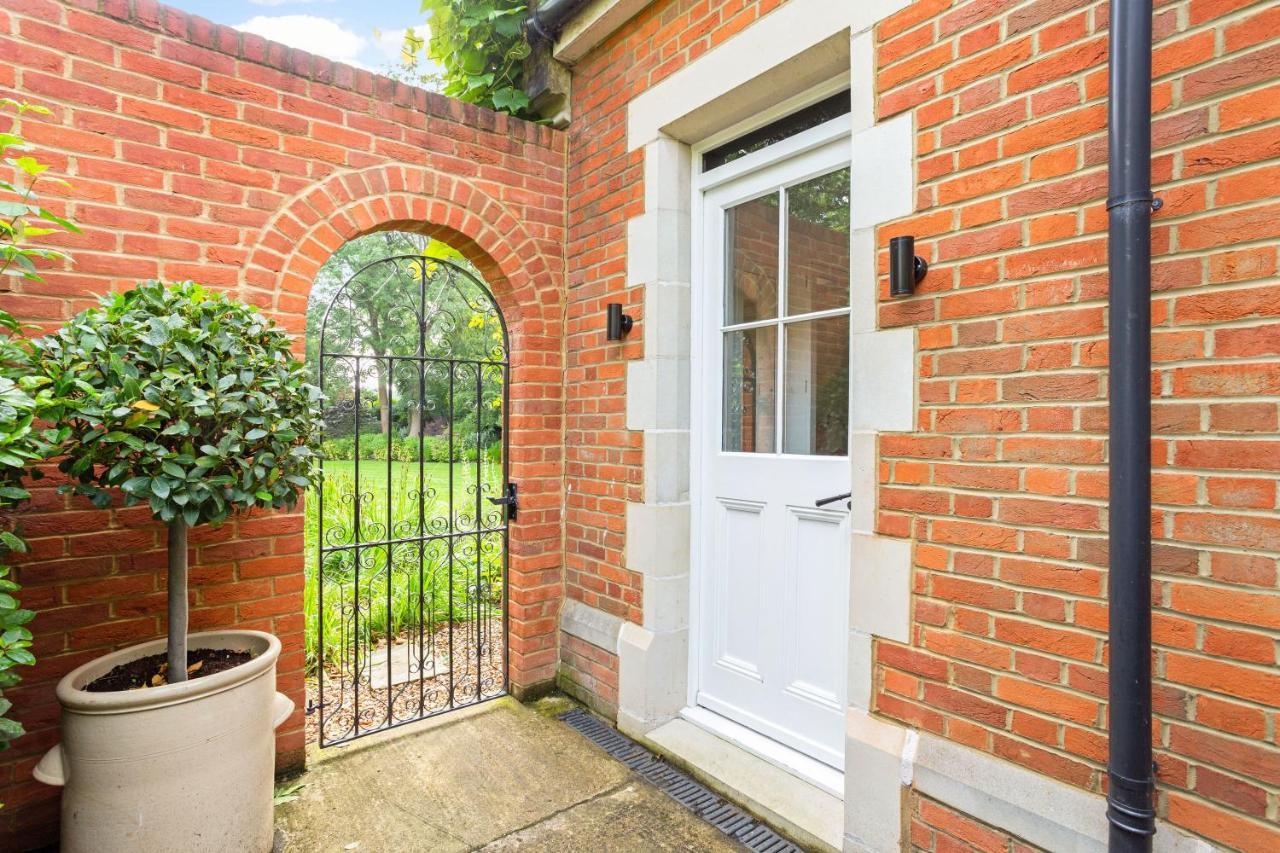 The Annexe - Beautiful Apartment With Garden Close To Heathrow And Windsor Staines-upon-Thames Eksteriør bilde
