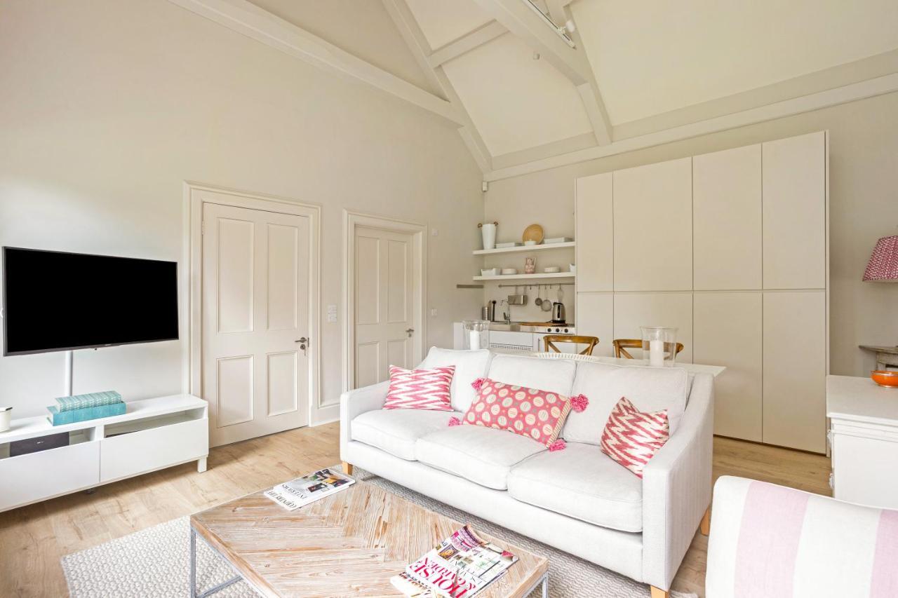 The Annexe - Beautiful Apartment With Garden Close To Heathrow And Windsor Staines-upon-Thames Eksteriør bilde